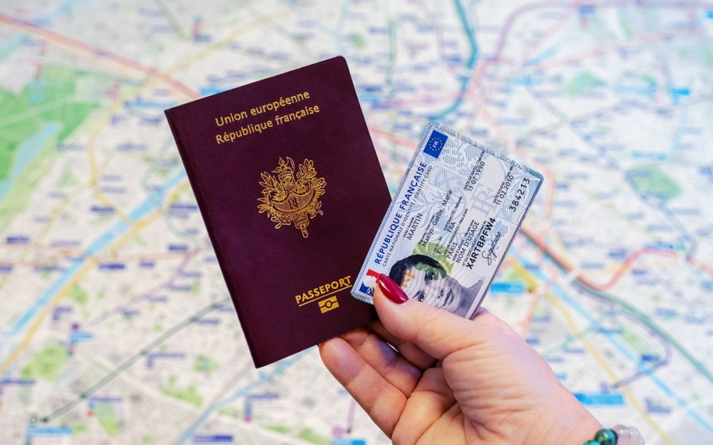 Les cartes d'identité et passeports